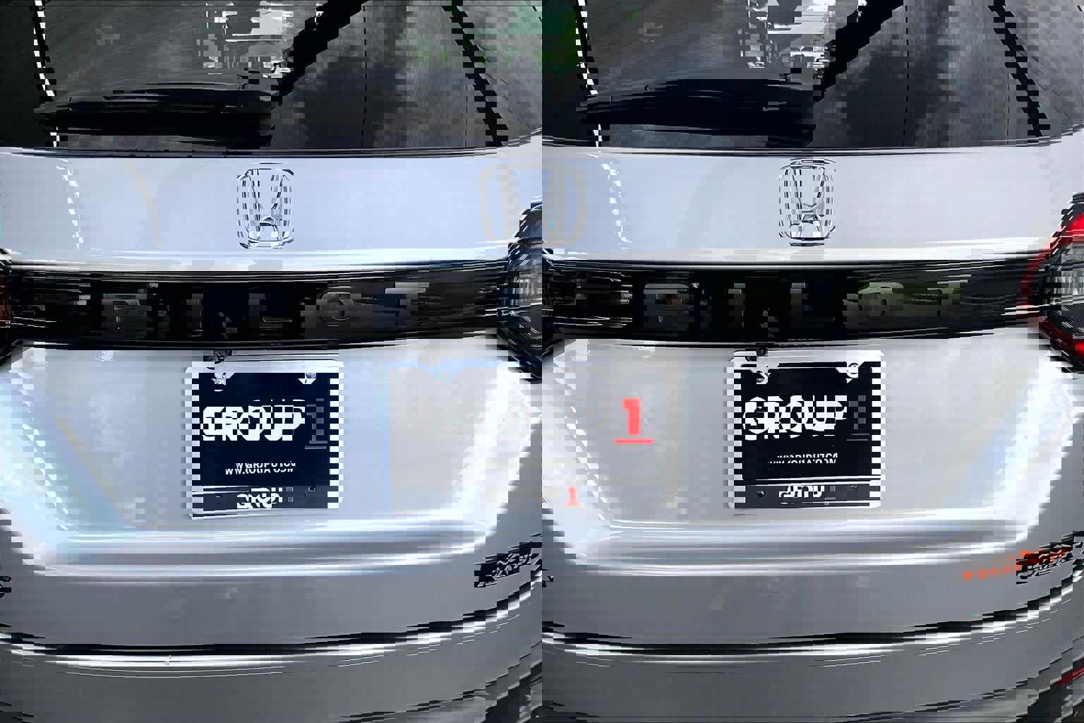 Used 2025 Honda Pilot TrailSport image 10