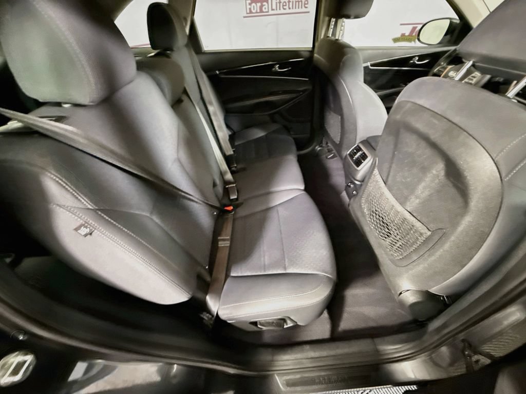 Used 2020 Kia Sorento FWD V6 image 26