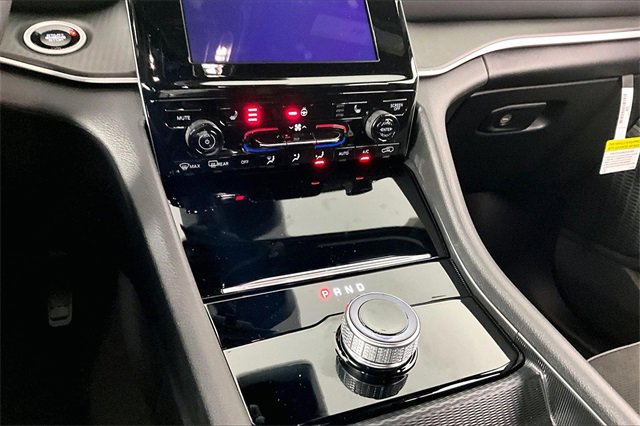 New 2025 Jeep Grand Cherokee Laredo image 7