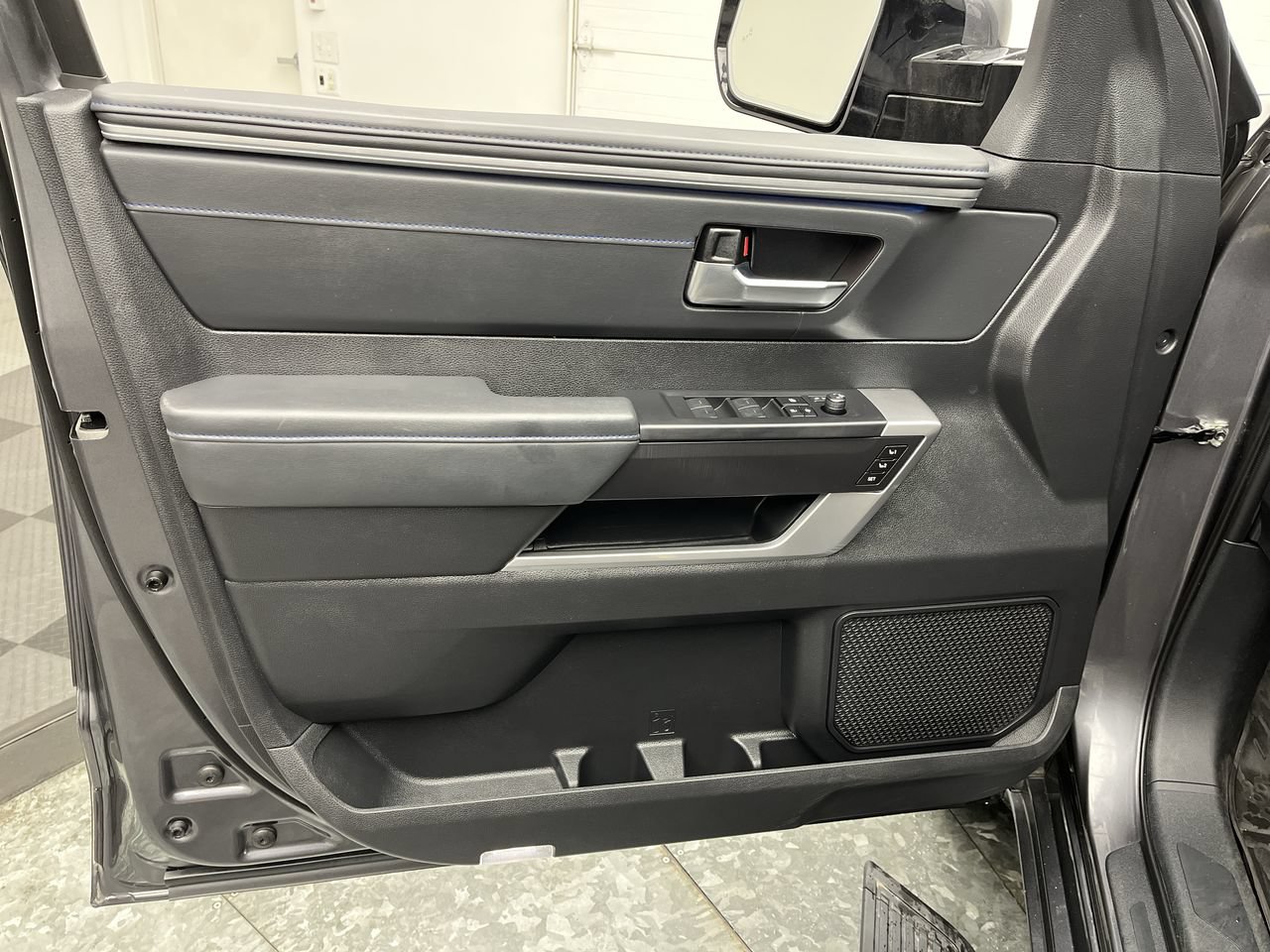 Used 2023 Toyota Tundra Platinum AWD/4WD image 9