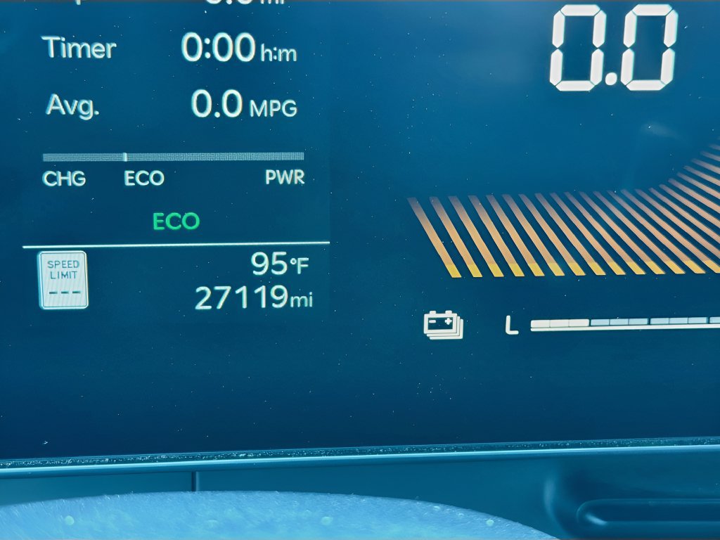 Used 2025 Kia Carnival EX FWD image 12