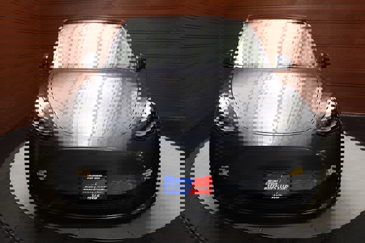 Used 2022 Tesla Model Y Long Range AWD/4WD image 2