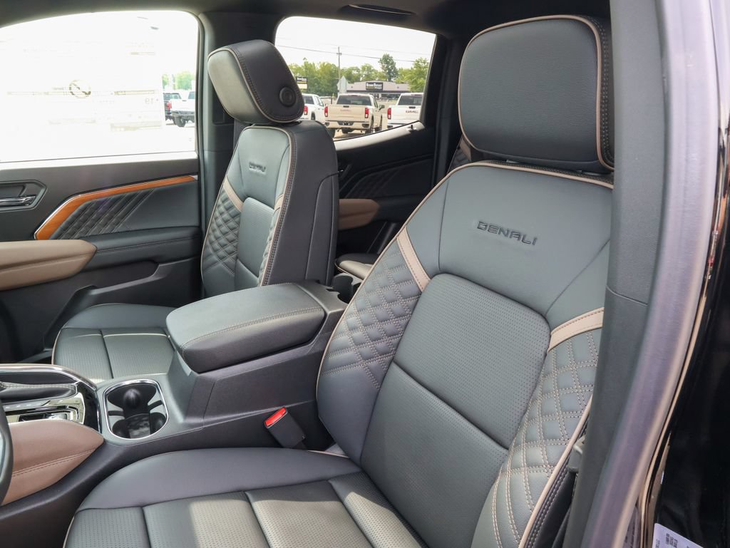 New 2026 GMC Canyon Denali w/ LPO, Black Badging Package AWD/4WD image 9