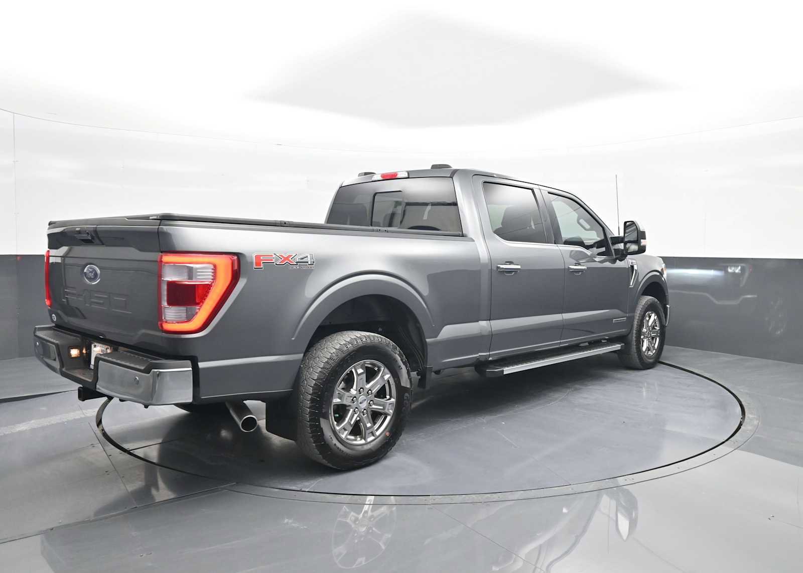 Used 2023 Ford F150 Lariat w/ Trailer Tow Package image 8