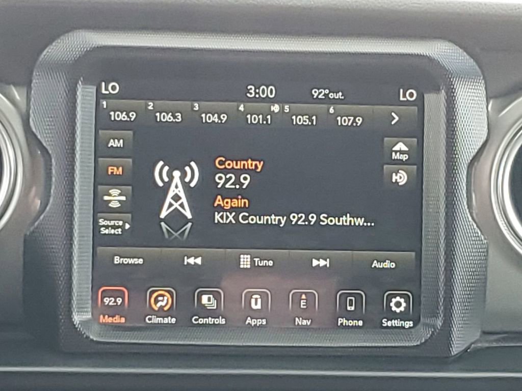 Used 2022 Jeep Wrangler Unlimited Sahara image 27