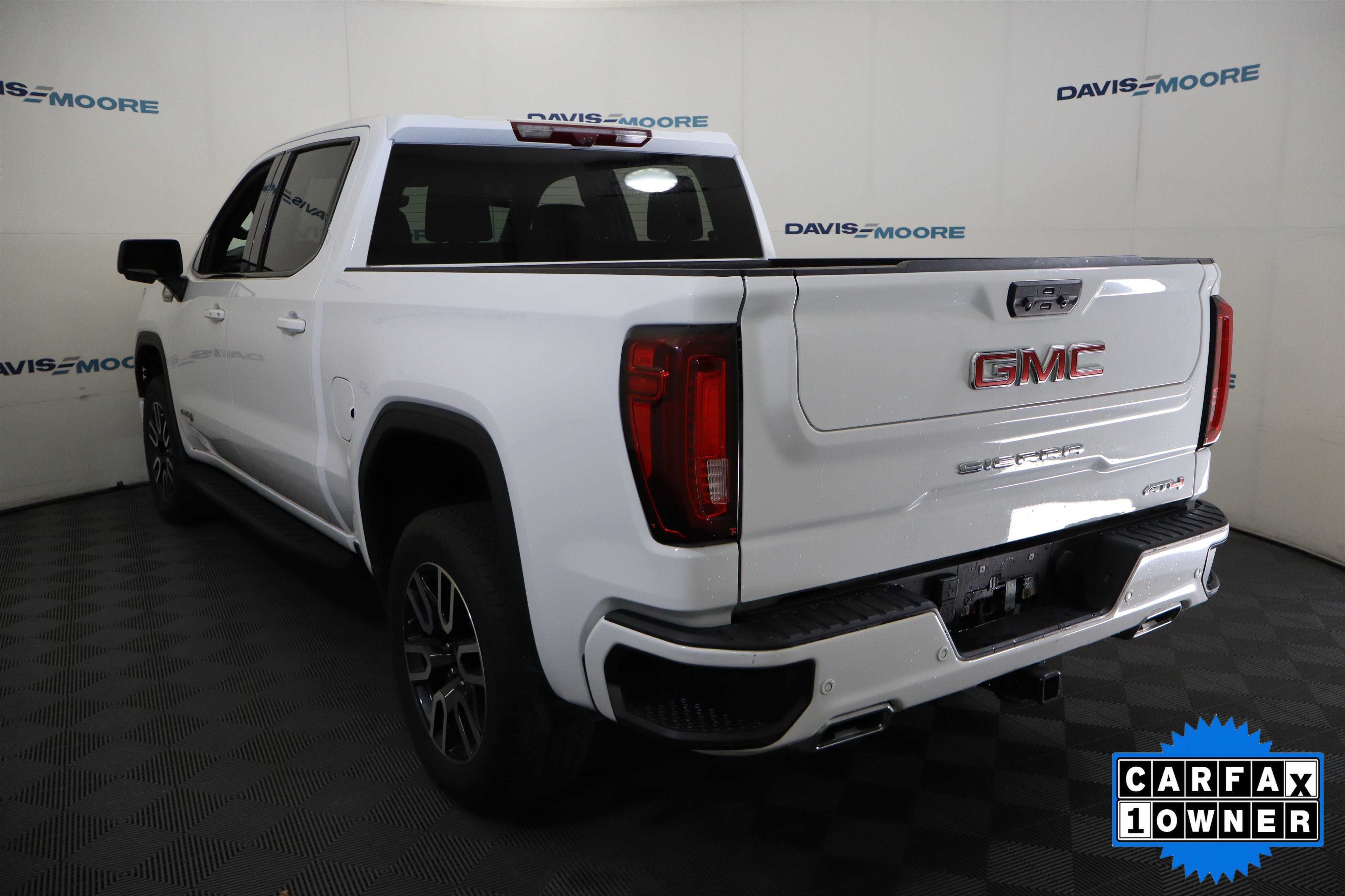 Used 2024 GMC Sierra 1500 AT4 w/ Technology Package AWD/4WD image 10