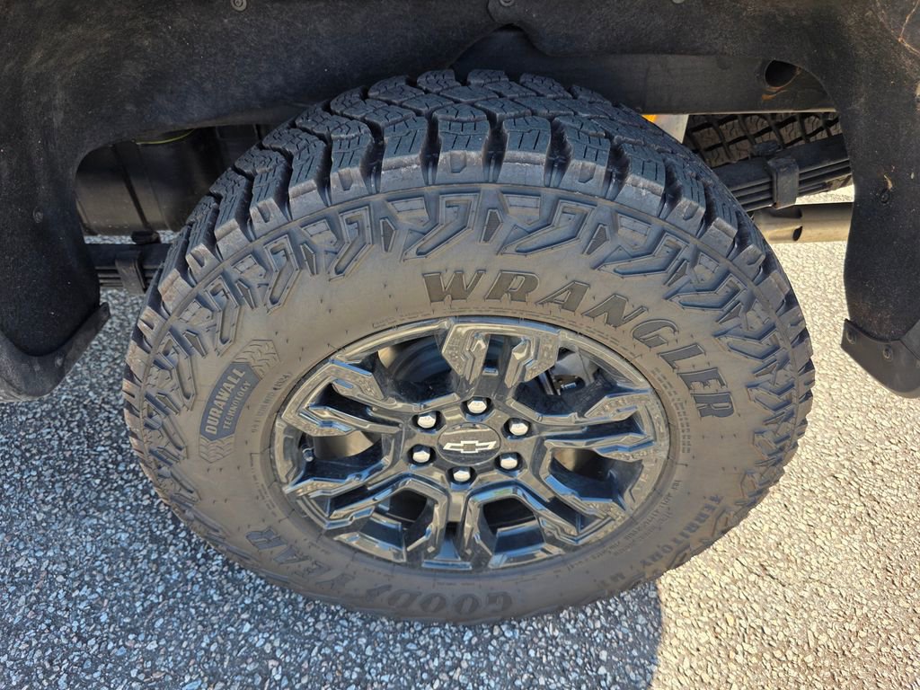 Used 2025 Chevrolet Silverado 1500 ZR2 w/ Technology Package image 28