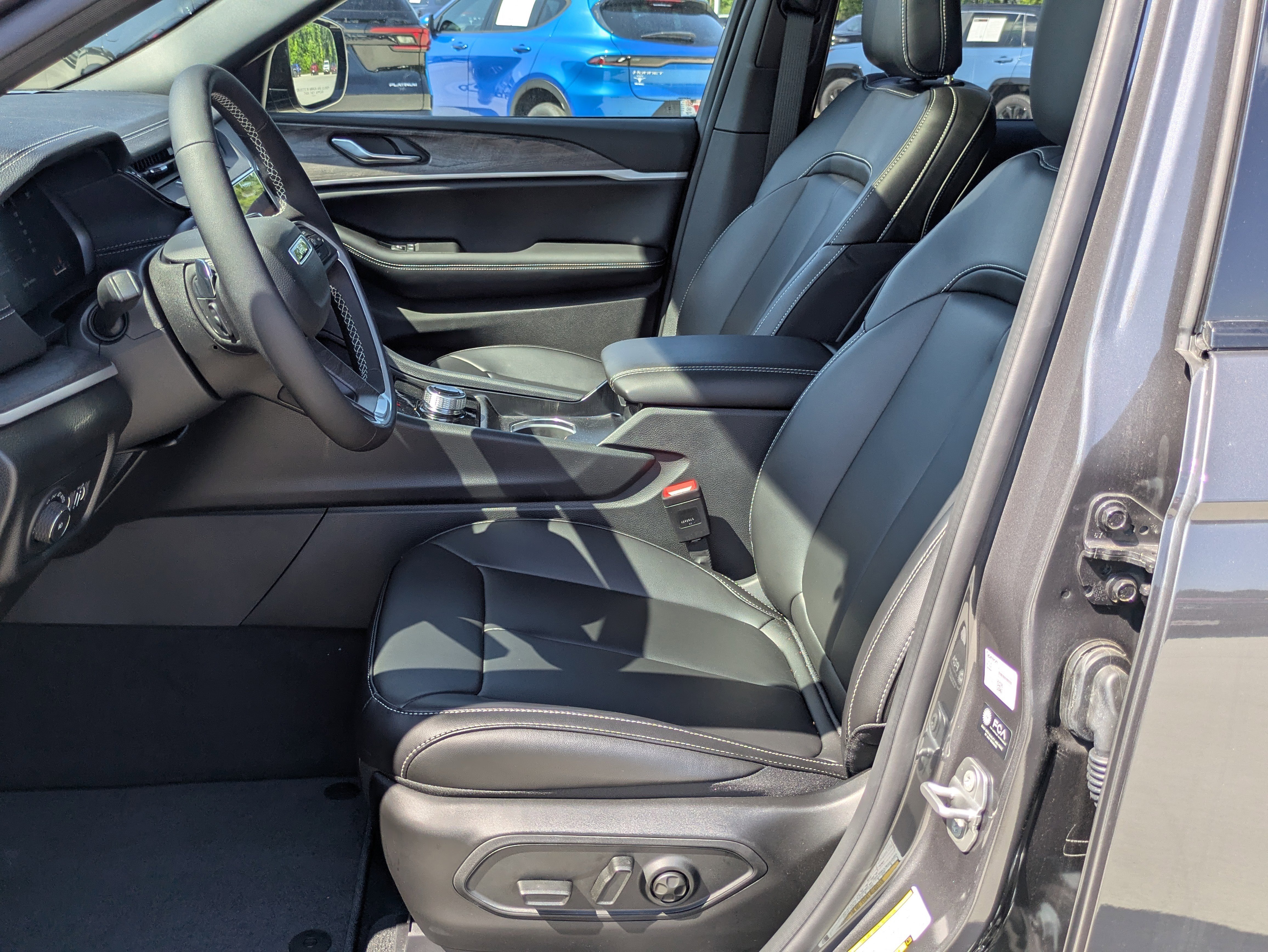 New 2026 Jeep Grand Cherokee Limited RWD image 10