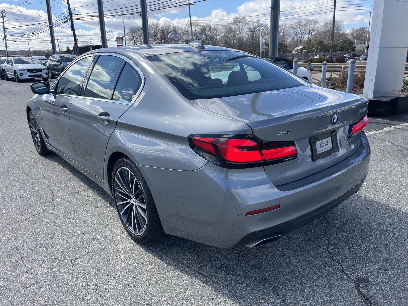 Used 2023 BMW 530e xDrive w/ Premium Package image 9