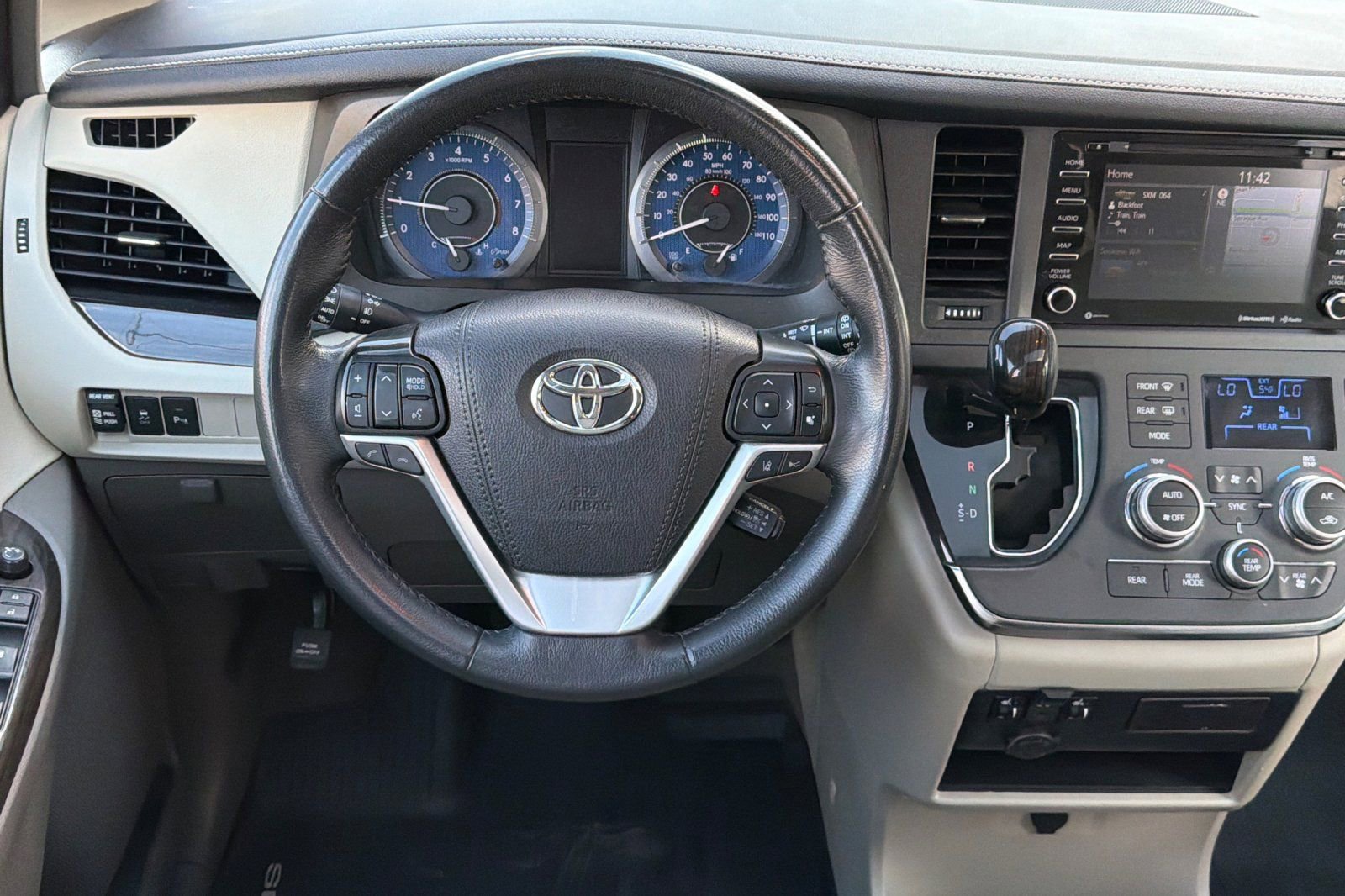 Used 2019 Toyota Sienna XLE w/ XLE Navigation Package AWD/4WD image 15