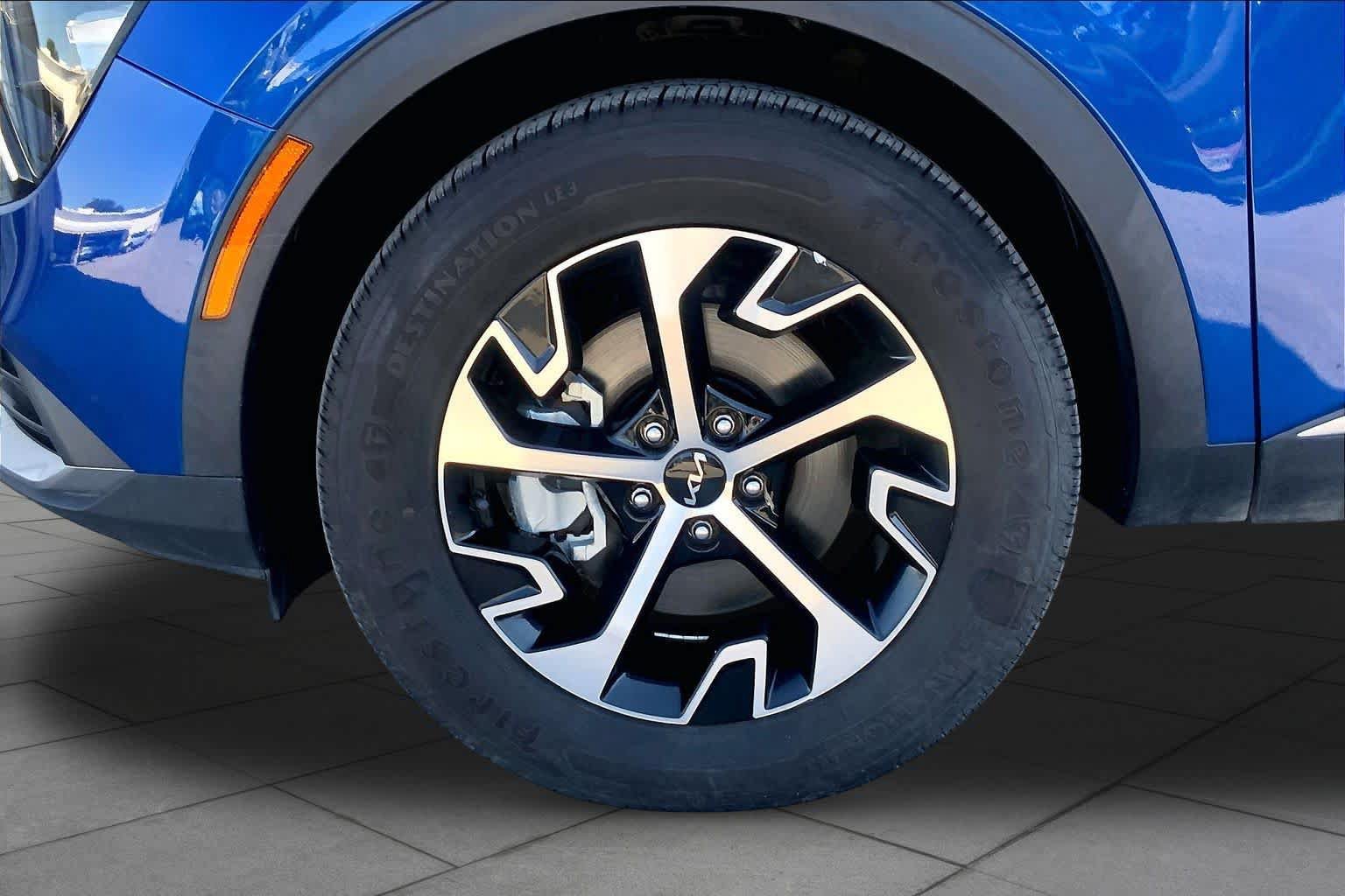 Used 2023 Kia Sportage EX AWD/4WD image 11