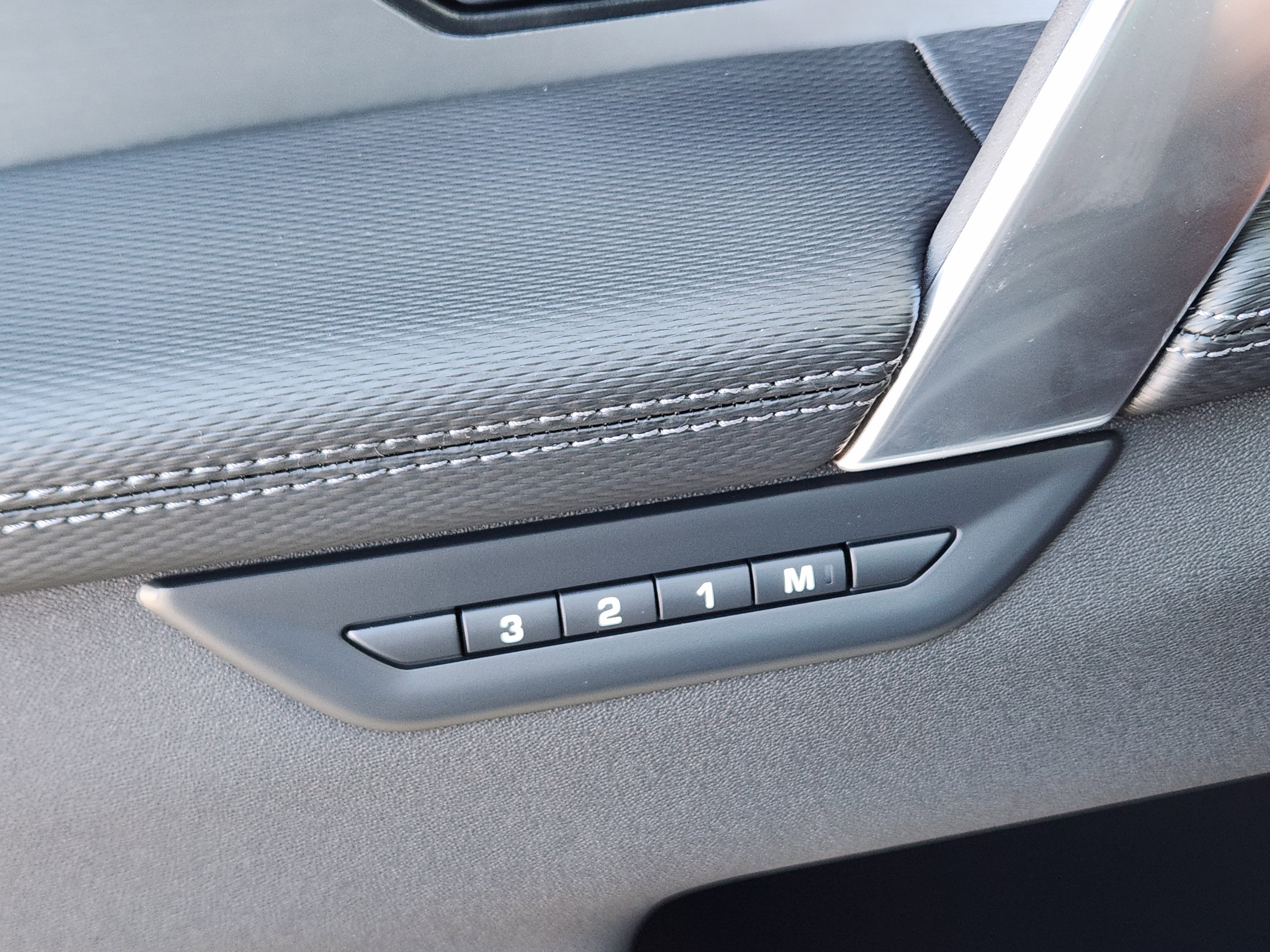 New 2025 Land Rover Discovery Sport Dynamic SE image 23