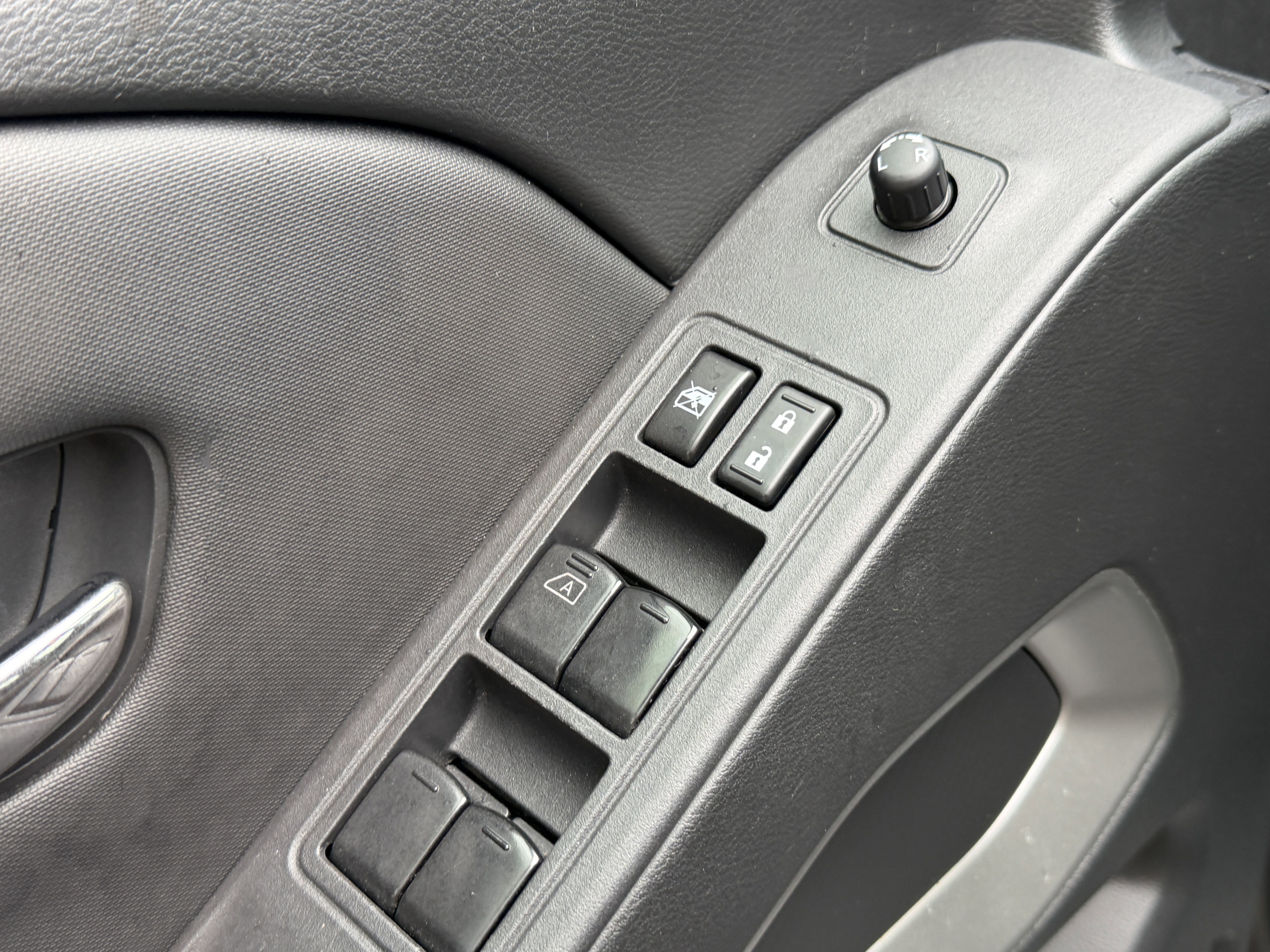 Used 2022 Nissan Frontier SV image 13