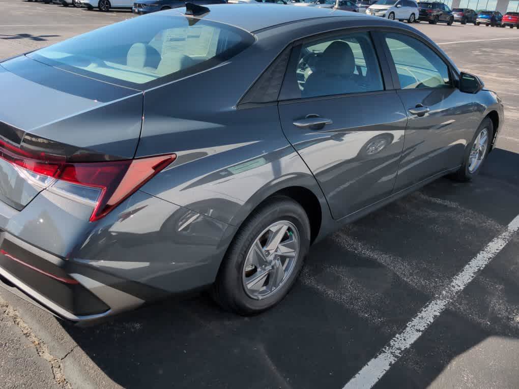 New 2026 Hyundai Elantra SE FWD image 14