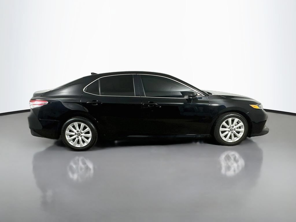 Used 2020 Toyota Camry LE FWD image 7