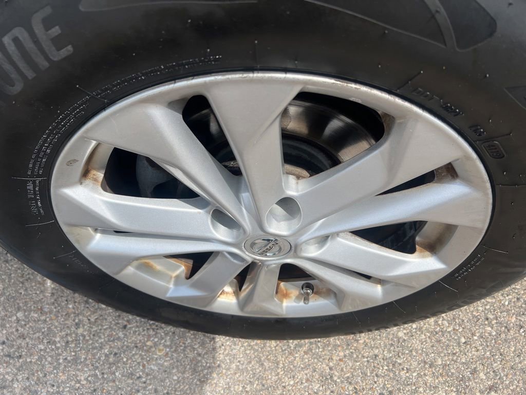 Used 2016 Nissan Rogue SV AWD/4WD image 39