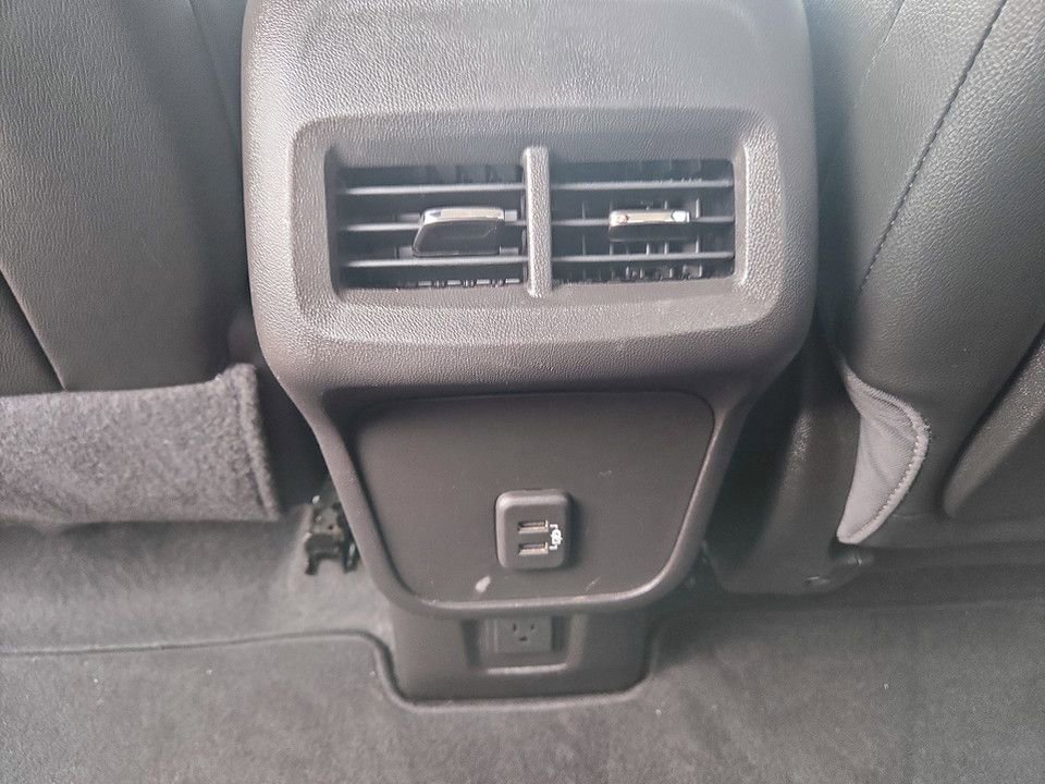 Used 2024 GMC Terrain SLT image 32