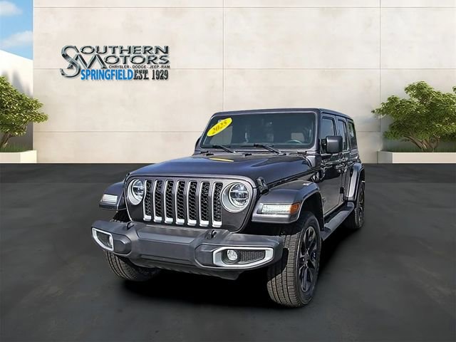 Used 2021 Jeep Wrangler Unlimited Sahara w/ Dual Top Group AWD/4WD image 39