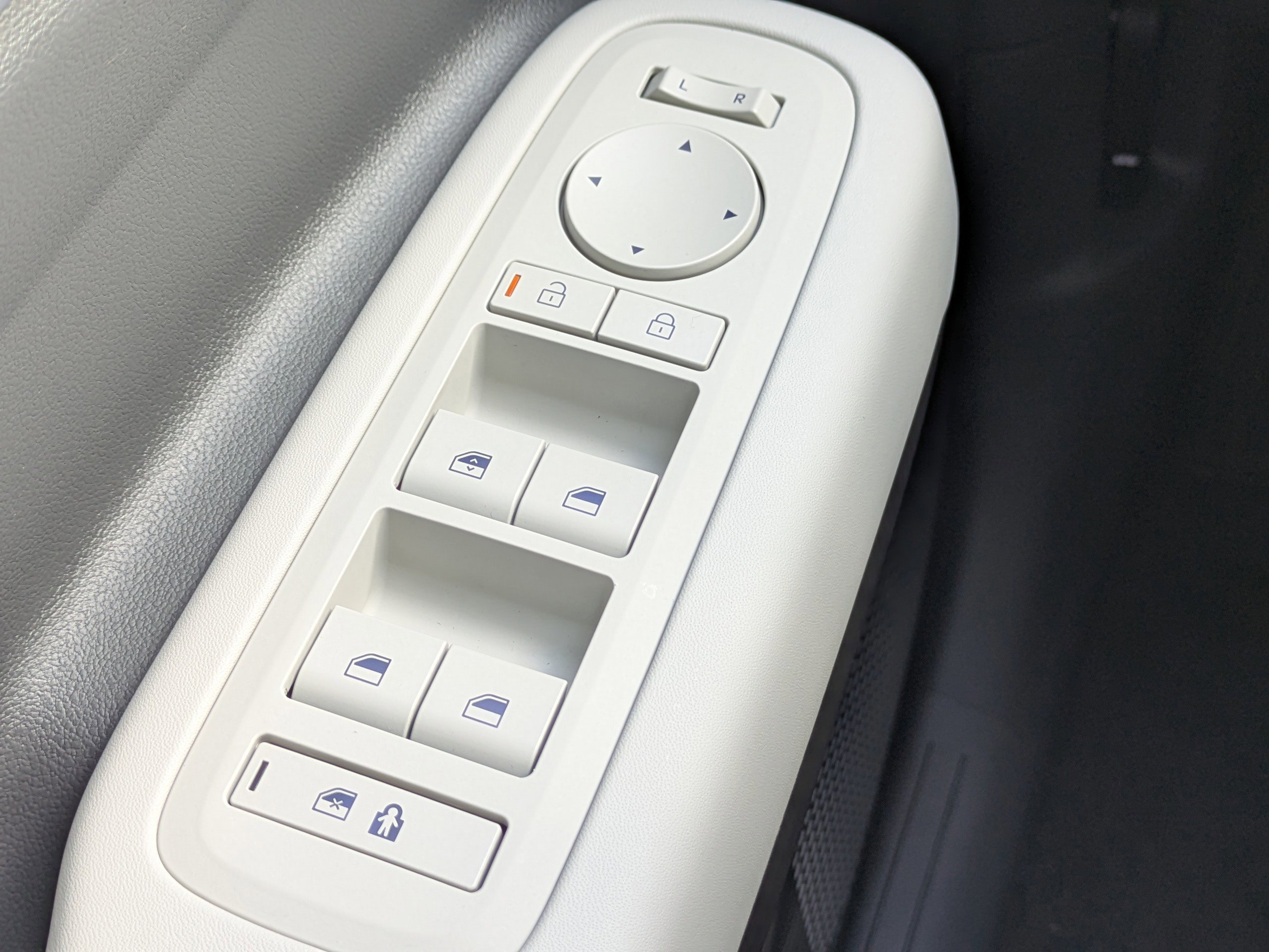 New 2026 Hyundai Santa Fe SE image 28