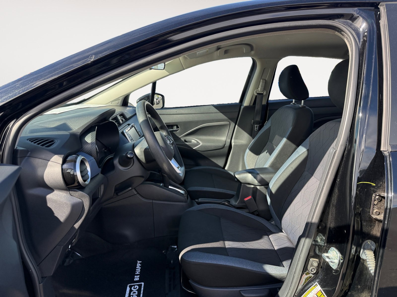 Used 2023 Nissan Versa SV FWD image 10