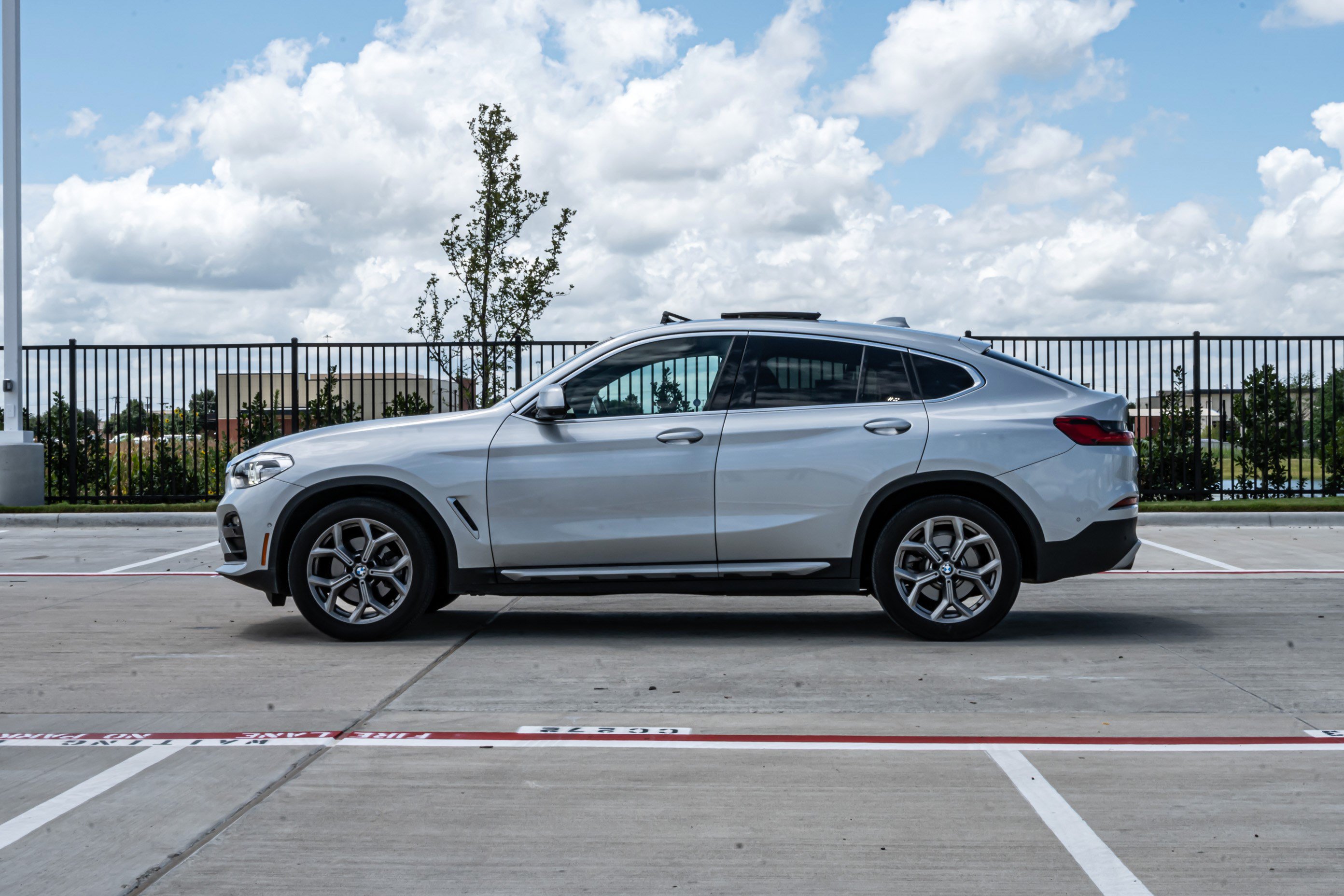 Used 2021 BMW X4 xDrive30i w/ Premium Package AWD/4WD image 6
