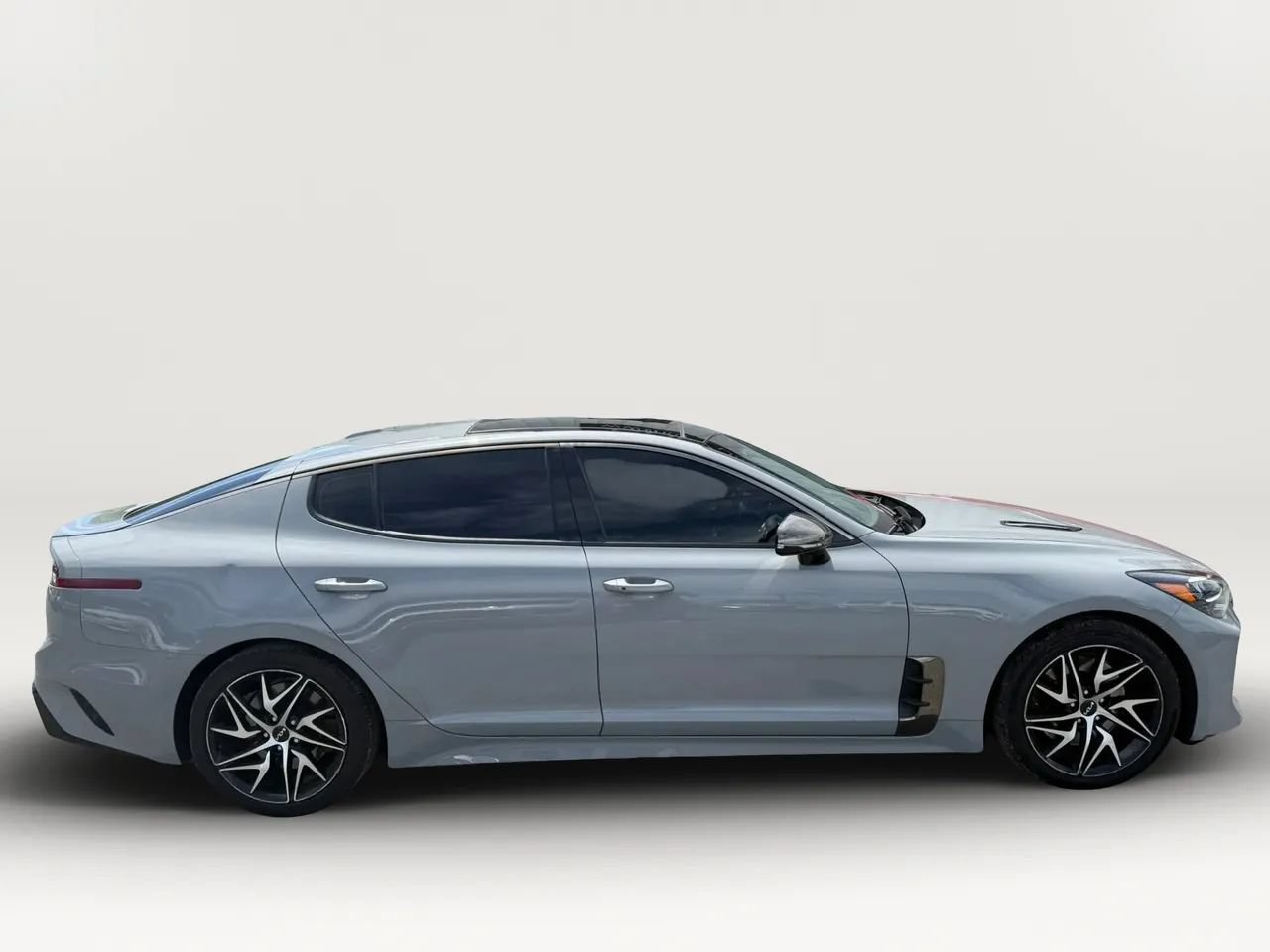 Used 2022 Kia Stinger GT-Line w/ Sun & Sound Package RWD image 5