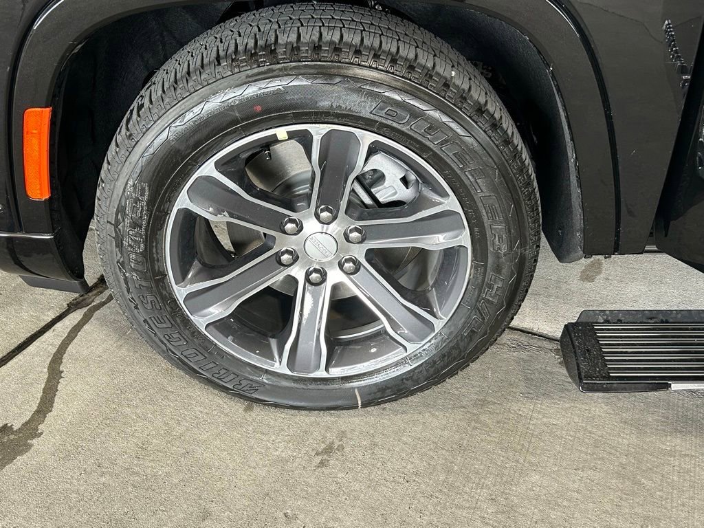 Used 2024 Jeep Grand Wagoneer L 4WD w/ HD Trailer Tow Package image 20