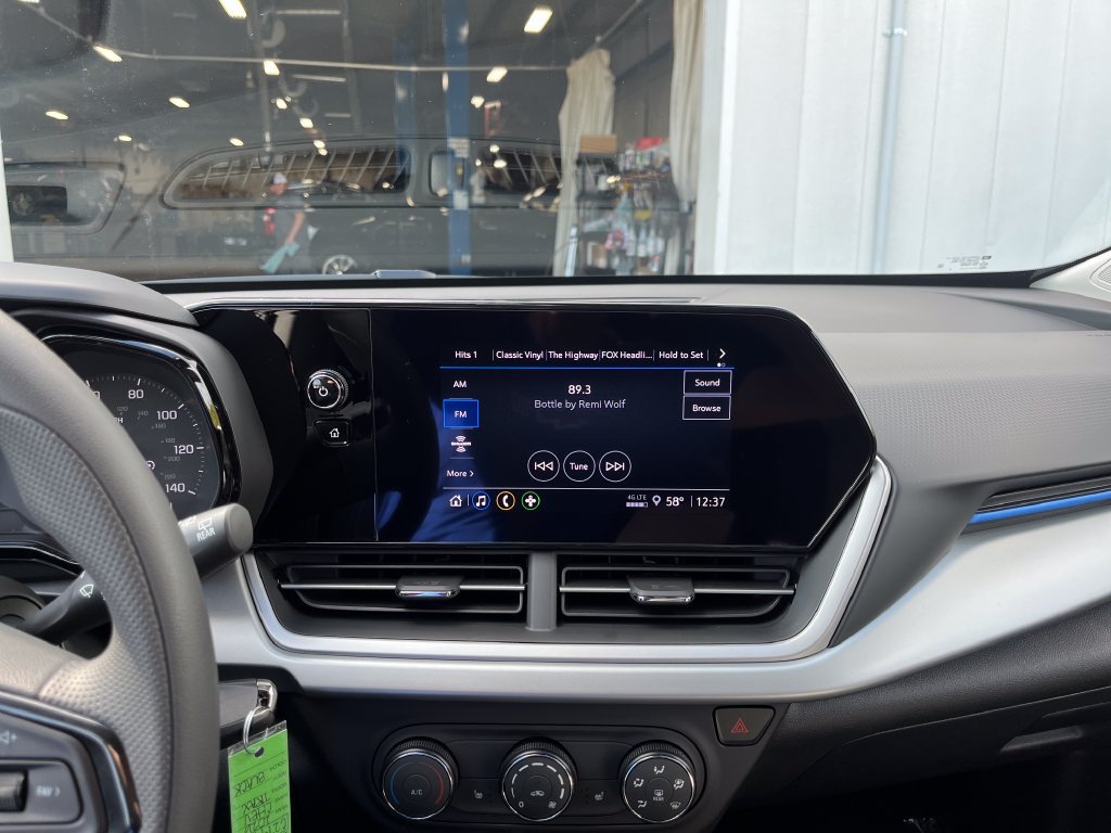 New 2026 Chevrolet Trax LS w/ LS Convenience Package FWD image 17