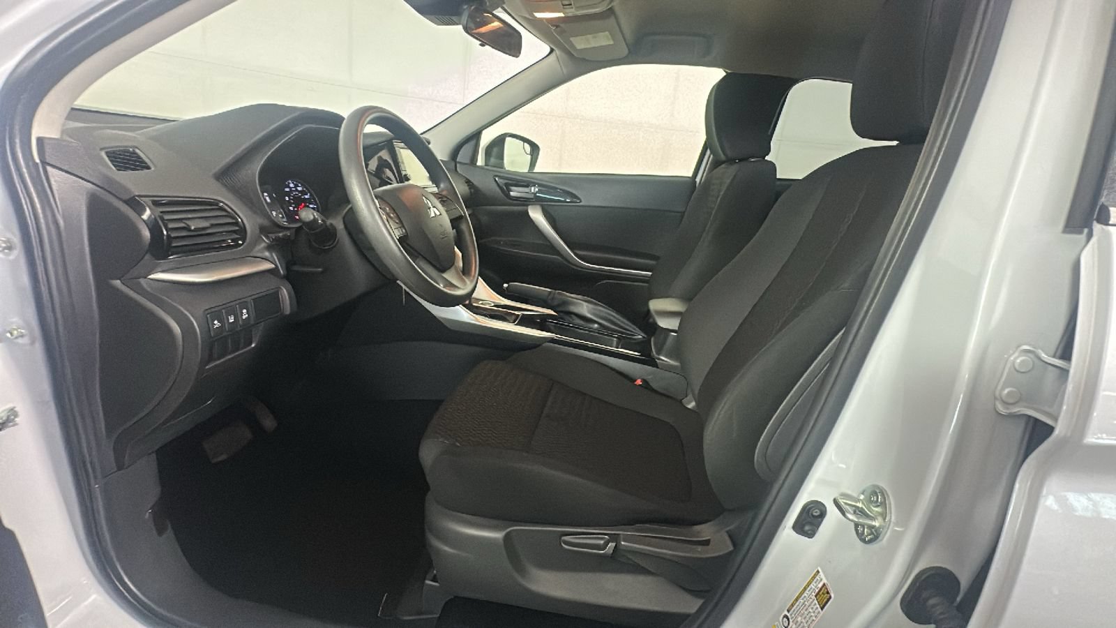 Used 2025 Mitsubishi Eclipse Cross ES AWD/4WD image 11