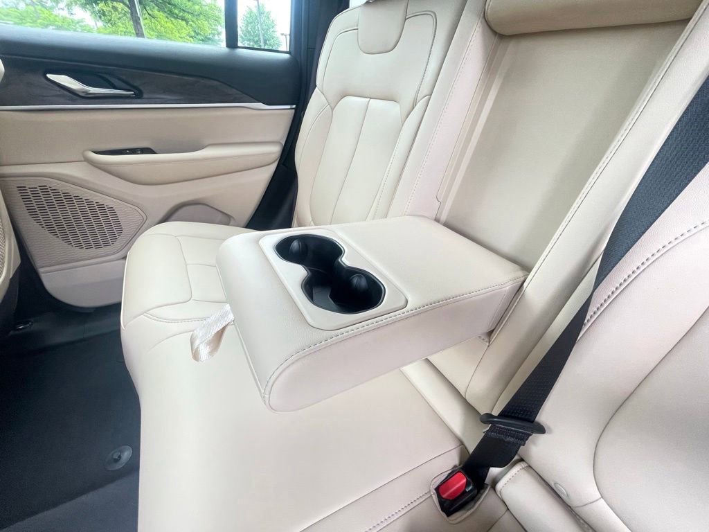 Certified 2025 Jeep Grand Cherokee Limited AWD/4WD image 17