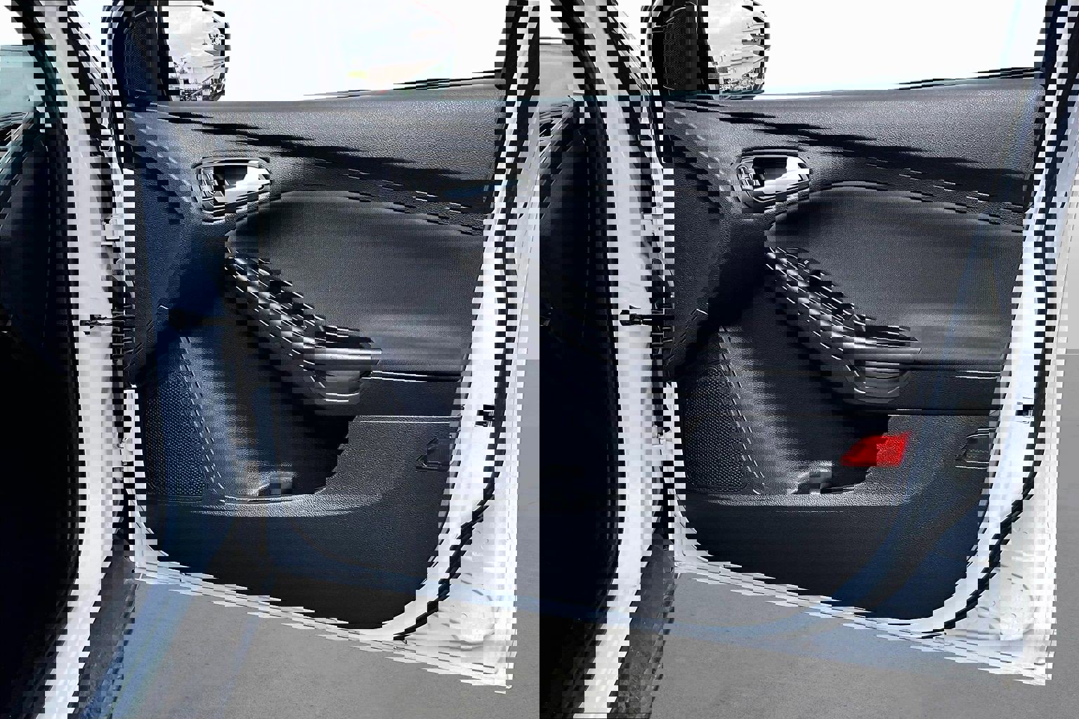 Used 2018 Ford Focus SE FWD image 12