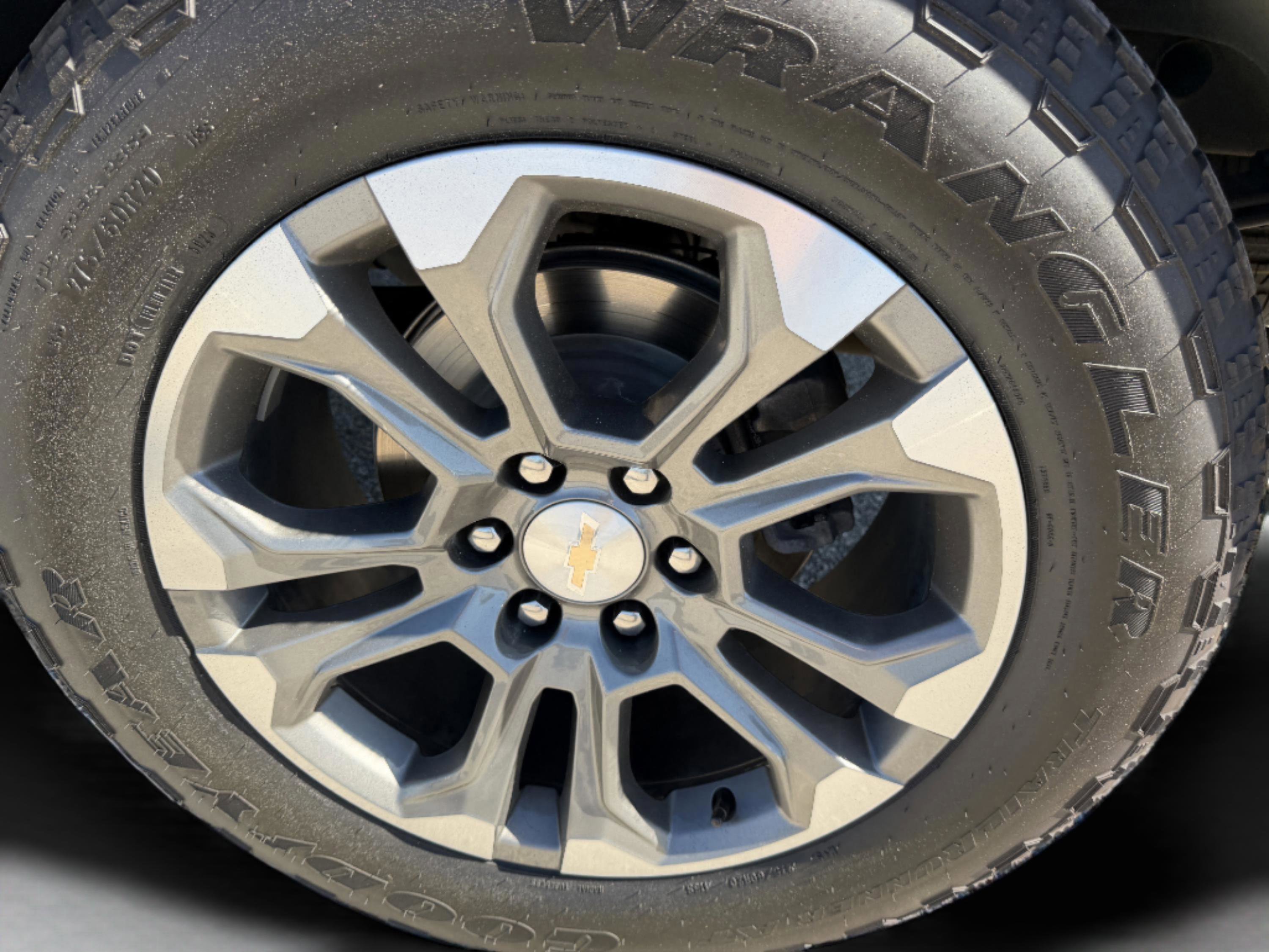 Used 2024 Chevrolet Silverado 1500 High Country w/ Technology Package AWD/4WD image 17