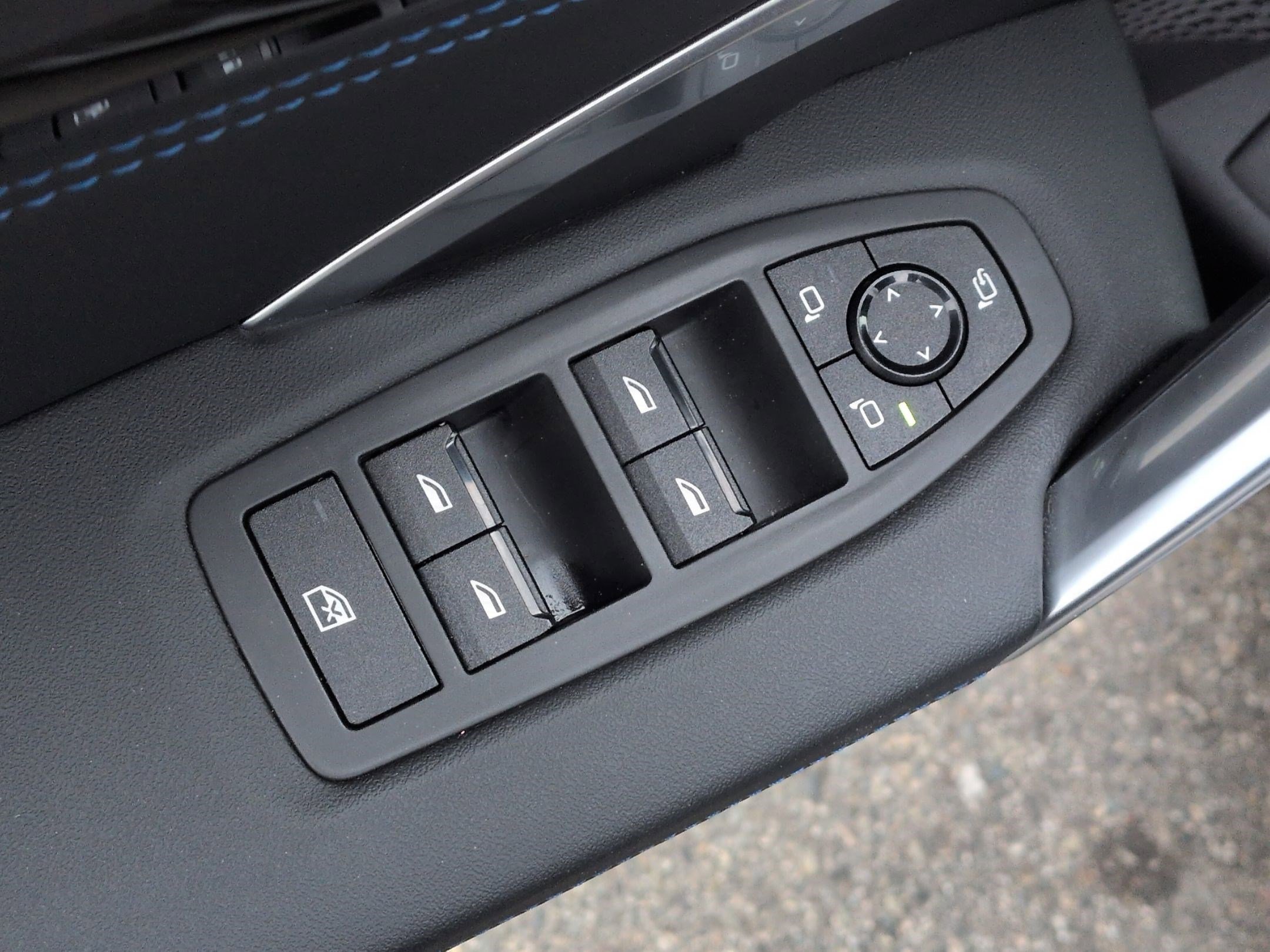 Used 2024 BMW X1 M35i w/ Premium Package image 15