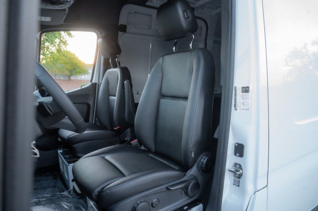 Used 2025 Mercedes-Benz Sprinter 2500 image 15