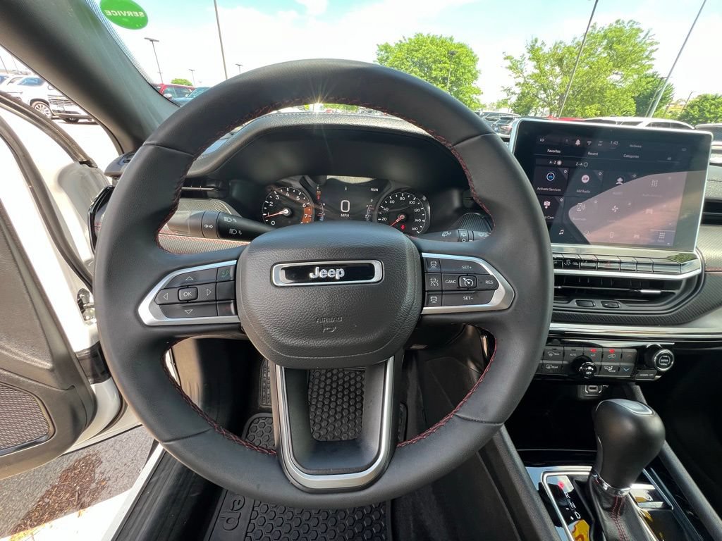 Used 2025 Jeep Compass Trailhawk w/ Trailer Tow Group AWD/4WD image 39