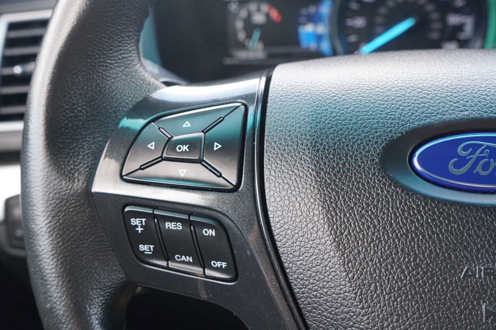 Used 2017 Ford Explorer XLT w/ Equipment Group 202A FWD image 15