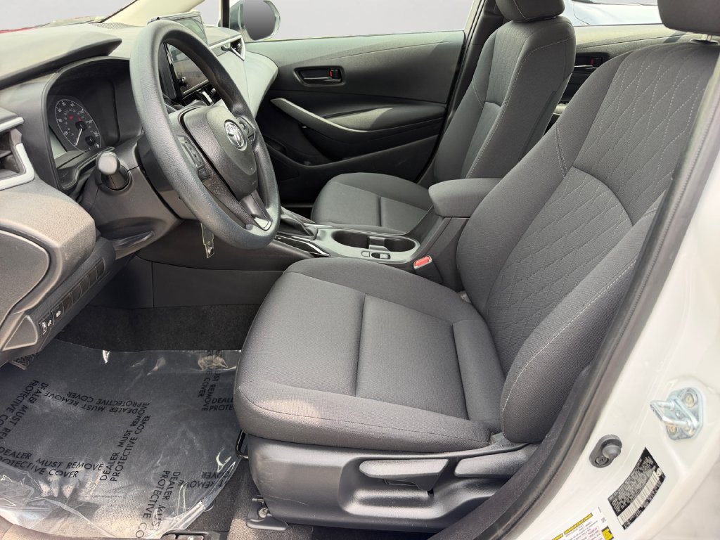 Used 2025 Toyota Corolla LE FWD image 15