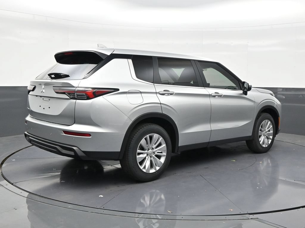 New 2026 Mitsubishi Outlander ES FWD image 5