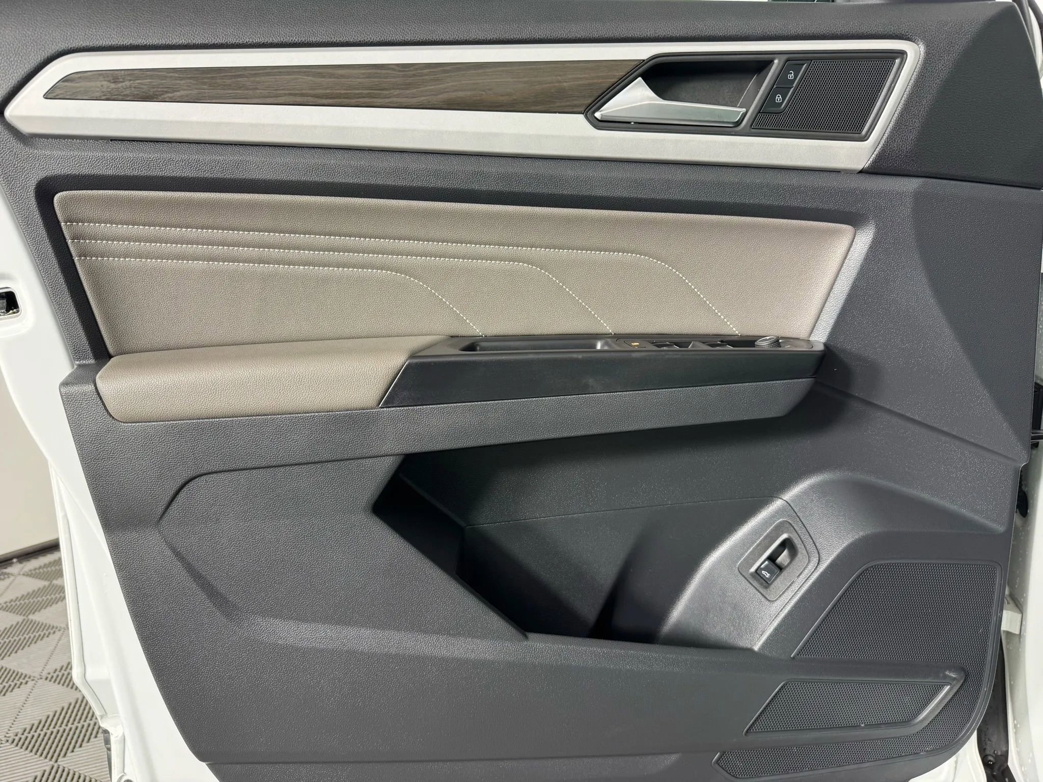 Used 2021 Volkswagen Atlas SE image 43