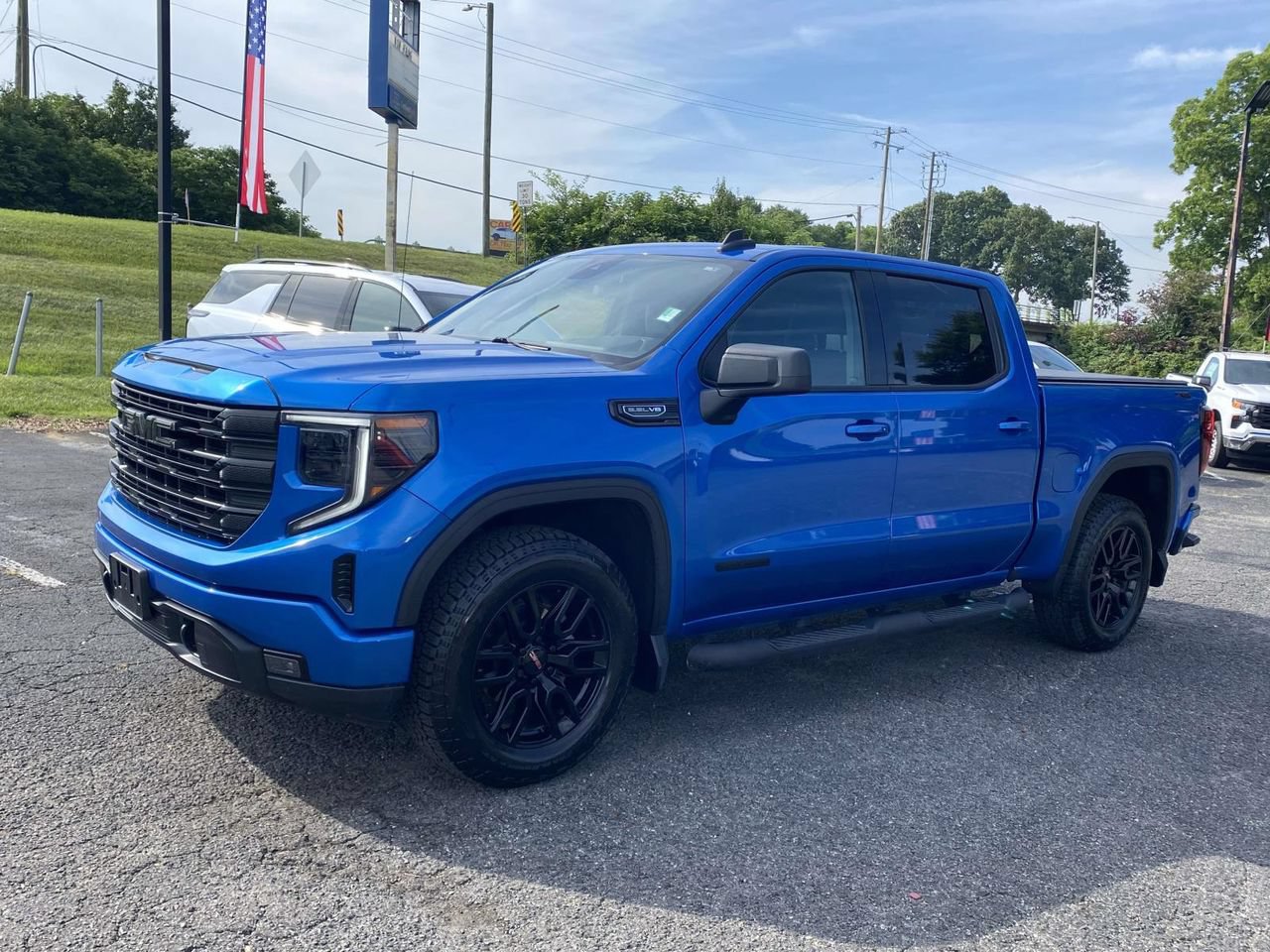 Used 2024 GMC Sierra 1500 Elevation AWD/4WD image 3