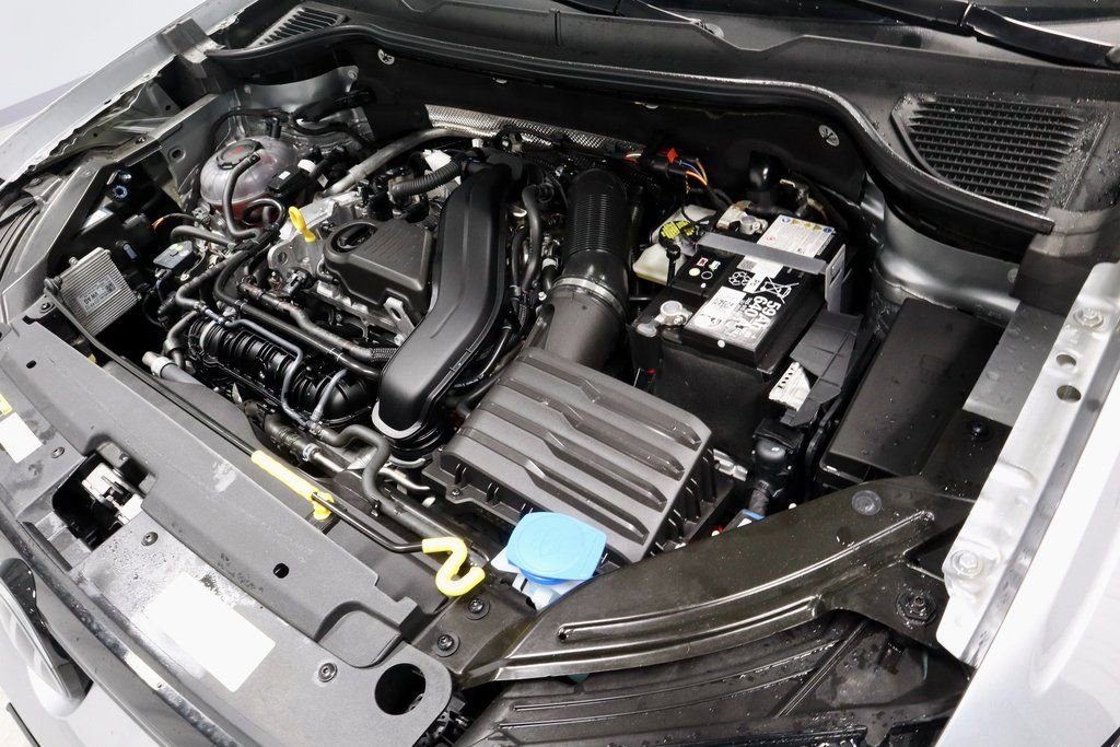 Used 2025 Volkswagen Taos SE image 18