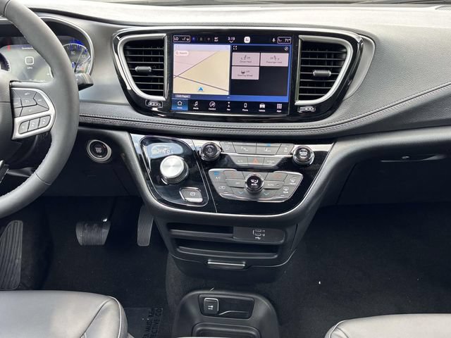 New 2027 Chrysler Pacifica Select w/ Family Tech Group AWD/4WD image 13