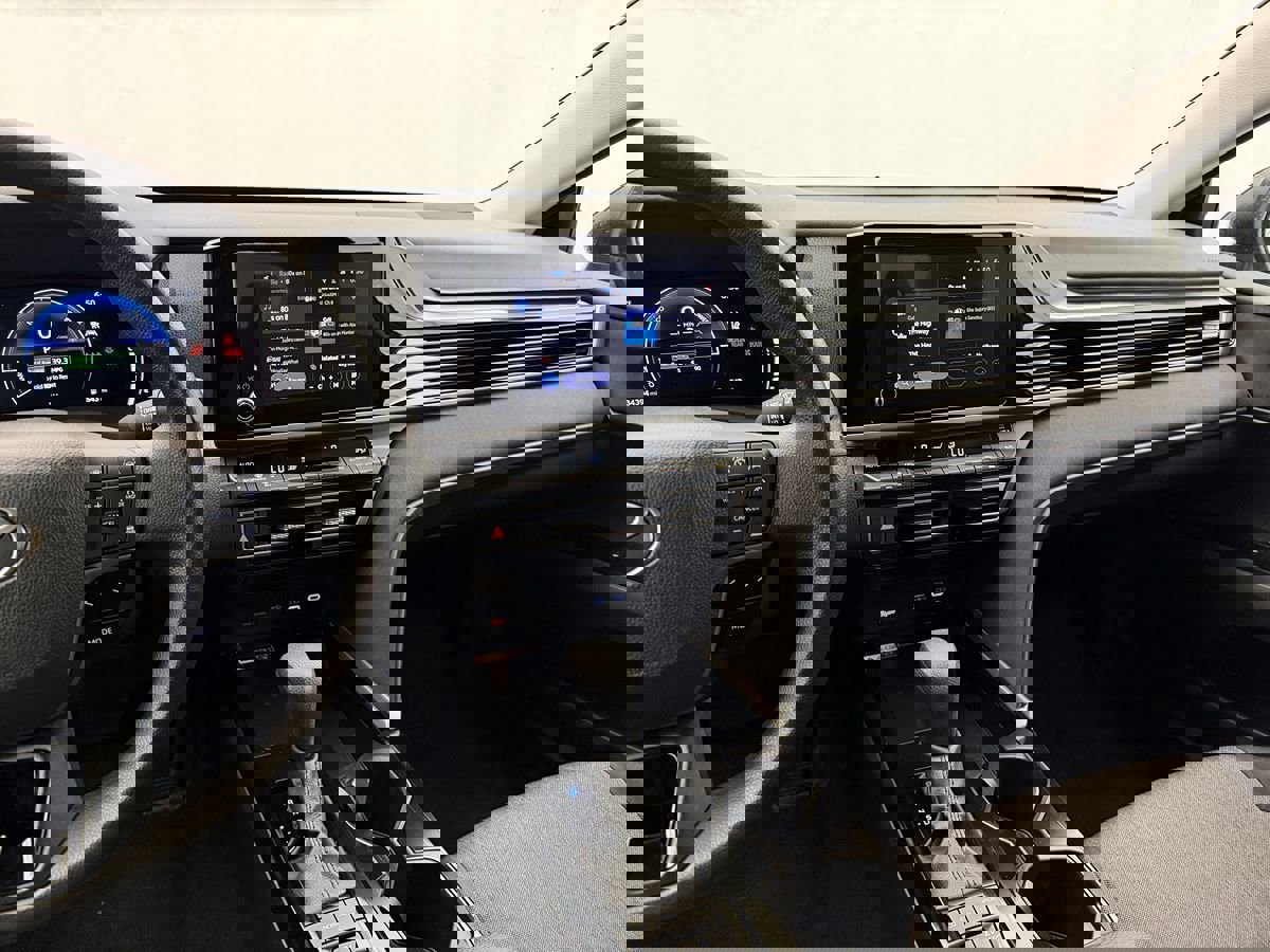 Used 2025 Toyota Camry LE image 16