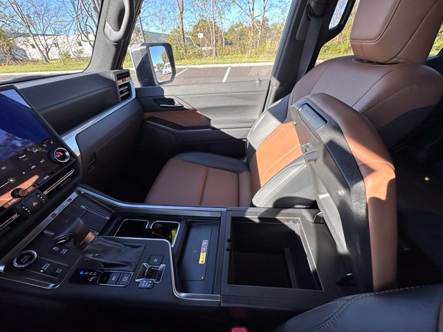 Used 2025 Lexus GX 550 w/ Cold Area Package AWD/4WD image 28