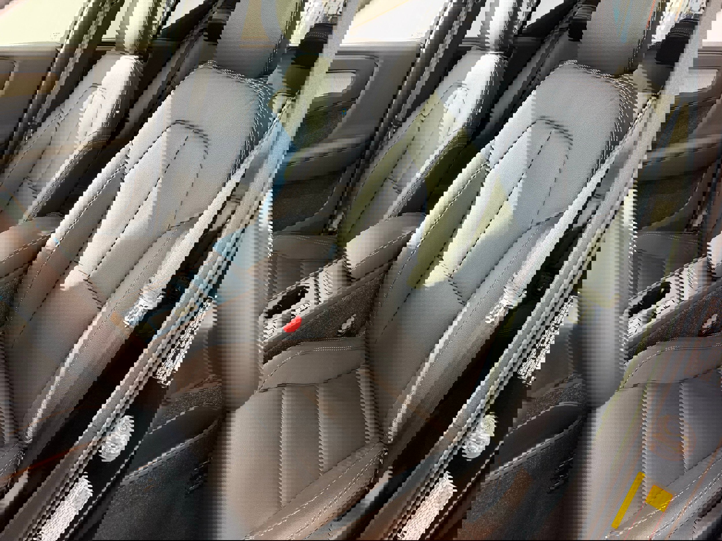 Certified 2025 Volvo XC40 B5 Core w/ Protection Package Premier image 18