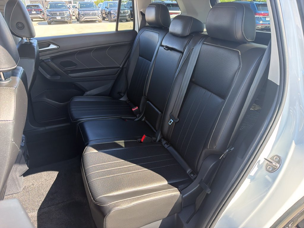 Used 2024 Volkswagen Tiguan SE AWD/4WD image 21