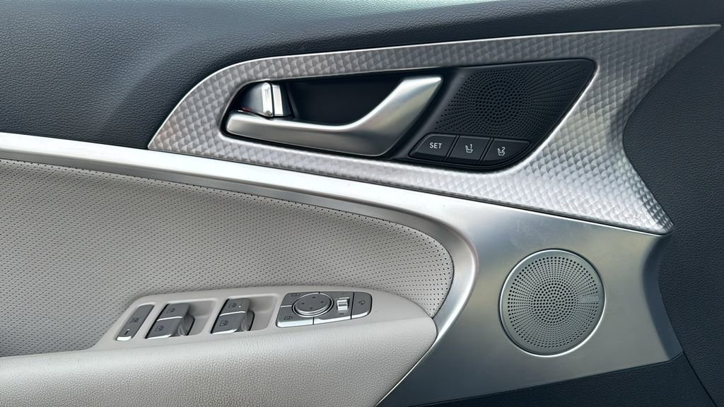 Used 2023 Genesis G70 3.3T w/ Sport Advanced Package image 22