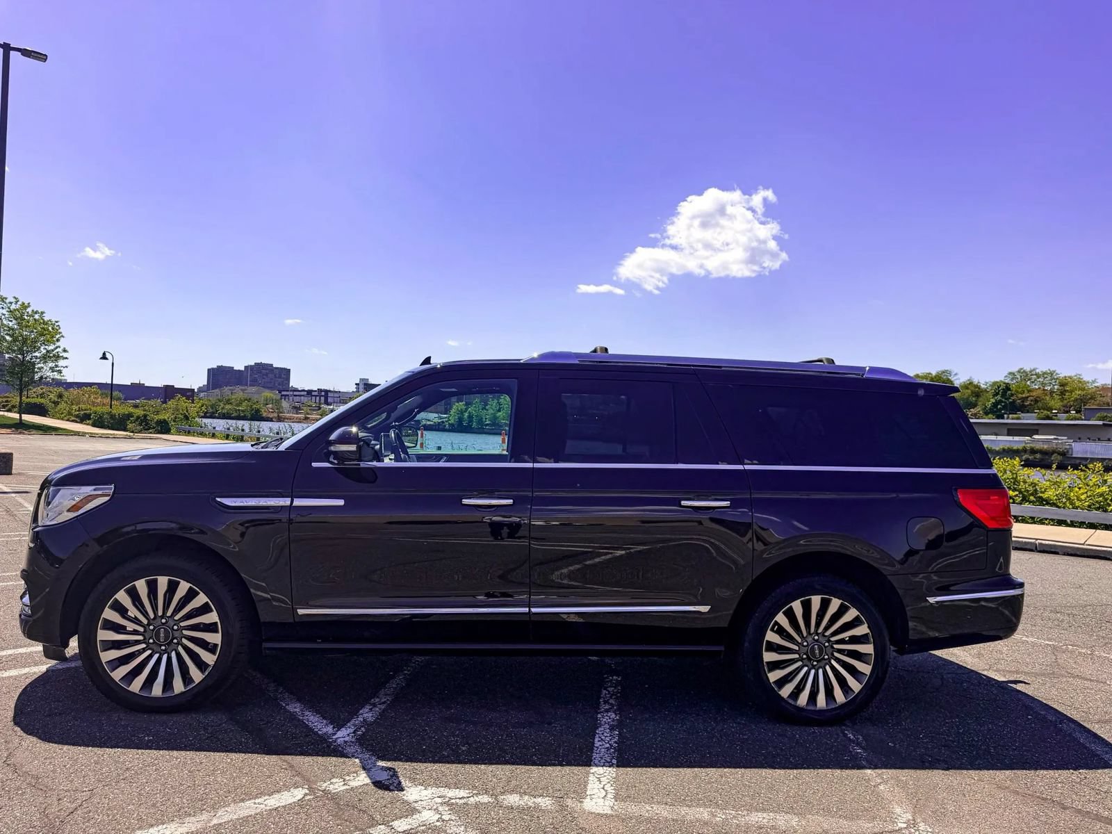 Used 2019 Lincoln Navigator L Reserve w/ Cargo Package AWD/4WD image 4