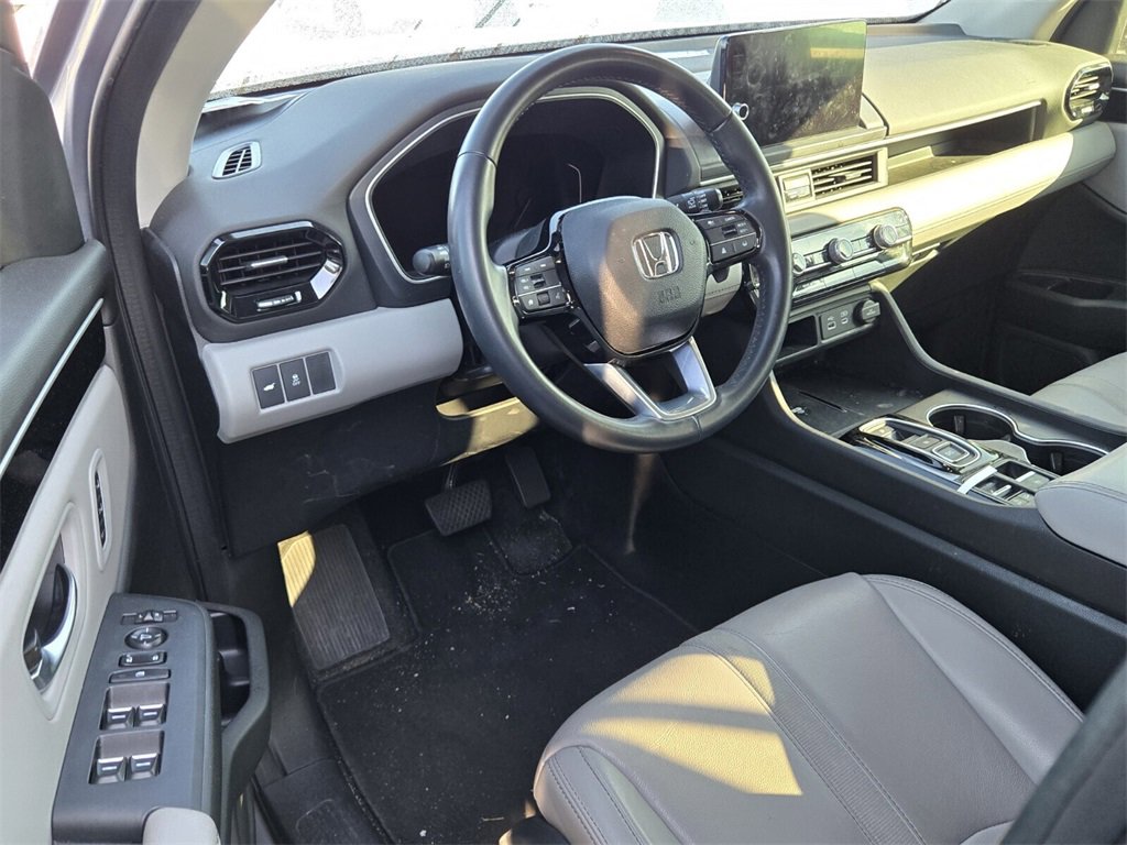 Used 2023 Honda Pilot Touring image 9