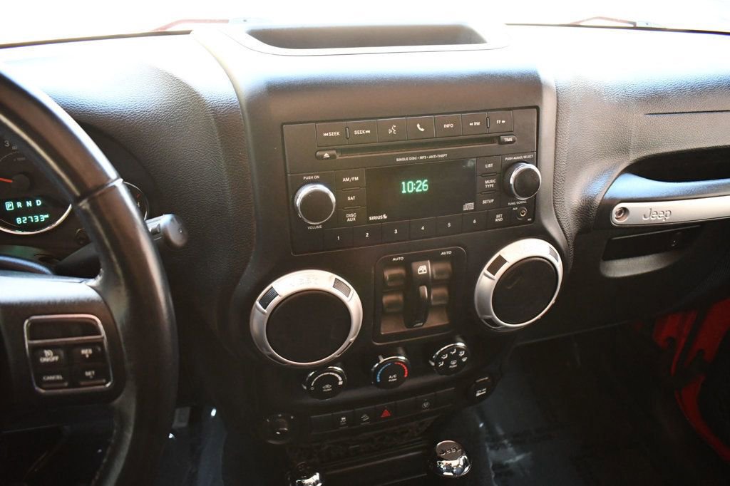 Used 2018 Jeep Wrangler Unlimited Sahara w/ Connectivity Group image 31